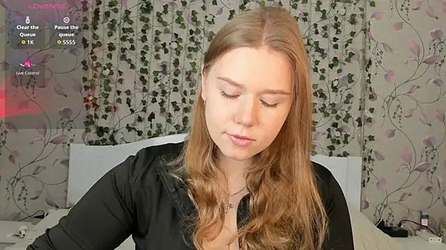 Snapshot of _influensii_ chatting on 27, 10, 2025 influensii online show from 27, 10, 2025