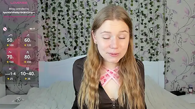 Snapshot of _influensii_ chatting on 31, 10, 2025 influensii online show from 31, 10, 2025