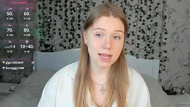 Snapshot of _influensii_ chatting on 13, 11, 2025 influensii online show from 13, 11, 2025