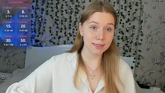 Snapshot of _influensii_ chatting on 21, 11, 2025 influensii online show from 21, 11, 2025