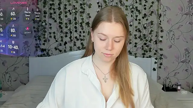 Snapshot of _influensii_ chatting on 24, 11, 2025 influensii online show from 24, 11, 2025