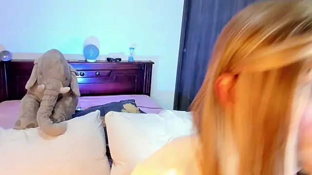 Flora Minx online show from 22, 11, 2025