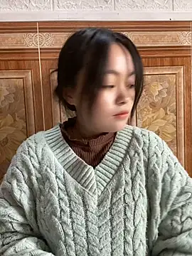 Julia-Elsa online show from 4, 11, 2025