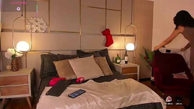 Snapshot of Lina_Montclair chatting on 17, 12, 2025 Lina Montclair online show from 17, 12, 2025