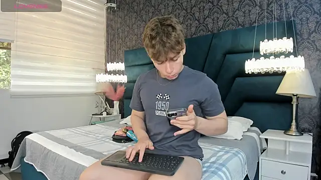 Snapshot of TaylerWhite chatting on 14, 6, 2026 TaylerWhite online show from 14, 6, 2026