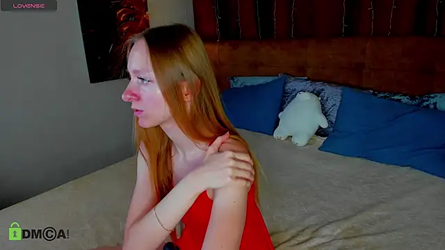 Mia E1fie online show from 13, 9, 2025