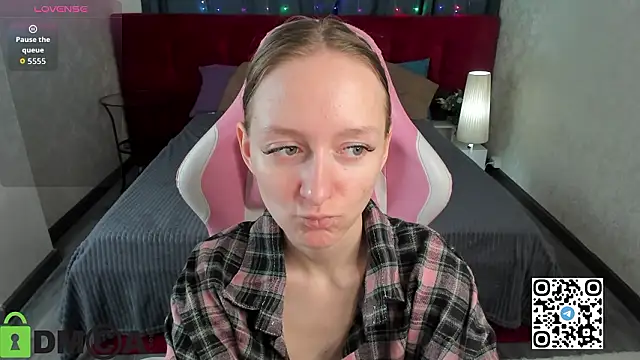 Snapshot of Mia_E1fie chatting on 3, 2, 2026 Mia E1fie online show from 3, 2, 2026