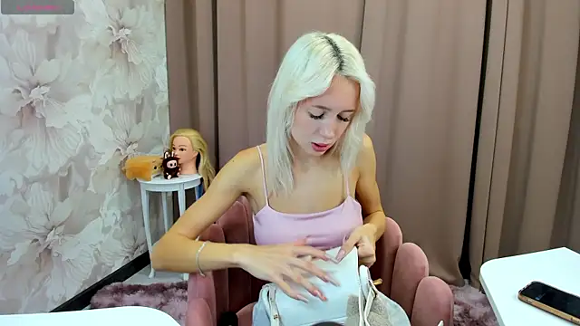 cute luucy online show from 10, 10, 2025