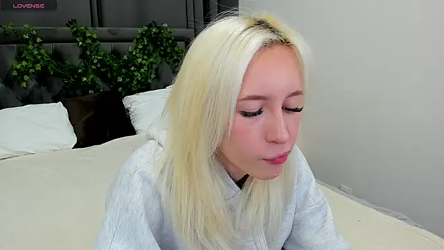 cute luucy online show from 18, 11, 2025