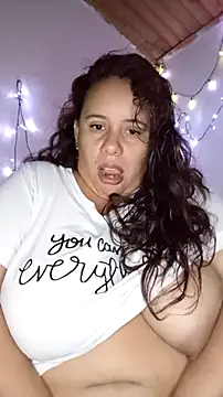 Snapshot of luzdanna chatting on 8, 10, 2025 luzdanna online show from 8, 10, 2025