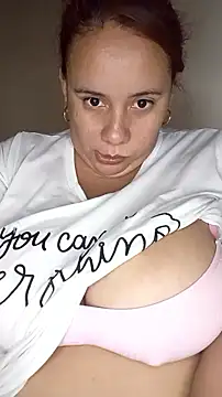 Snapshot of luzdanna chatting on 22, 10, 2025 luzdanna online show from 22, 10, 2025