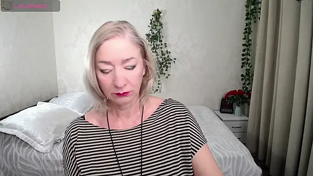 hunters woman online show from 29, 11, 2025