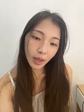 SkylerMoon online show from 13, 4, 2026