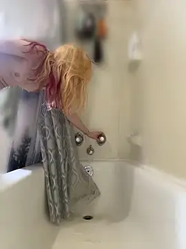 SeccySerena online show from 12, 4, 2026