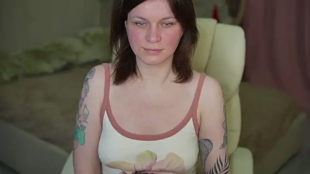 Snapshot of TinaMelt chatting on 13, 12, 2025 TinaMelt online show from 13, 12, 2025