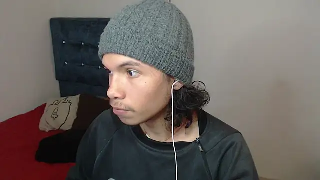 Xoxo Smiles online show from 10, 11, 2025