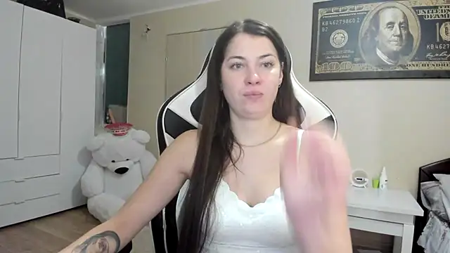 Snapshot of EmiLovsi chatting on 9, 10, 2025 EmiLovsi online show from 9, 10, 2025