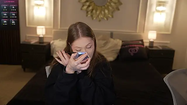 Esmie Smile online show from 5, 2, 2026