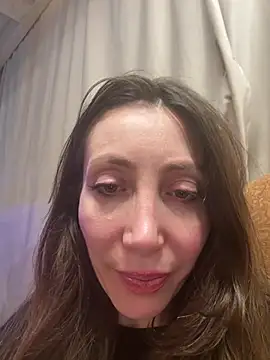 Snapshot of HellaryTourent chatting on 1, 2, 2026 HellaryTourent online show from 1, 2, 2026