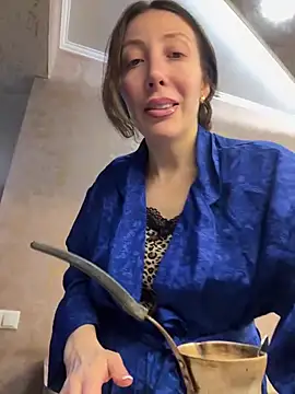 Snapshot of HellaryTourent chatting on 6, 2, 2026 HellaryTourent online show from 6, 2, 2026