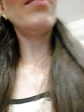 Snapshot of HellaryTourent chatting on 18, 2, 2026 HellaryTourent online show from 18, 2, 2026