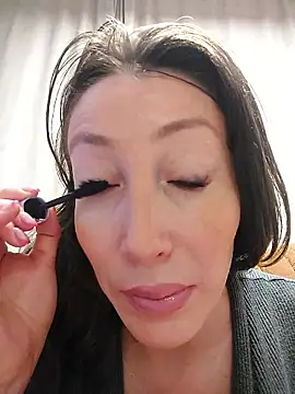 Snapshot of HellaryTourent chatting on 23, 2, 2026 HellaryTourent online show from 23, 2, 2026