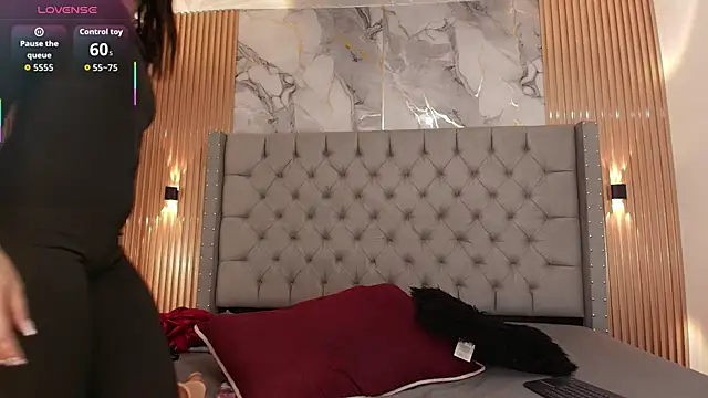 AlyaThompson online show from 9, 11, 2025