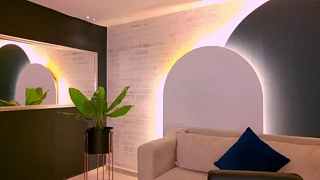 Snapshot of AgathaKondo_ chatting on 12, 11, 2025 AgathaKondo online show from 12, 11, 2025