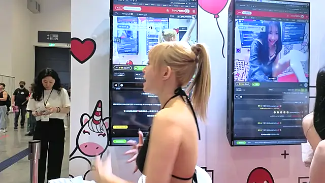 Snapshot of Yucheng__520 chatting on 4, 7, 2026 Yucheng 520 online show from 4, 7, 2026