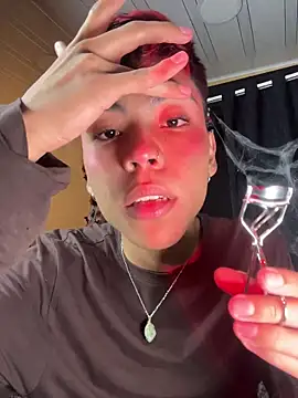 Snapshot of MaxiWildd chatting on 4, 11, 2025 MaxiWildd online show from 4, 11, 2025