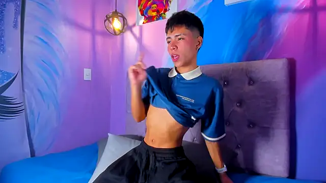 Snapshot of MaxiWildd chatting on 26, 11, 2025 MaxiWildd online show from 26, 11, 2025