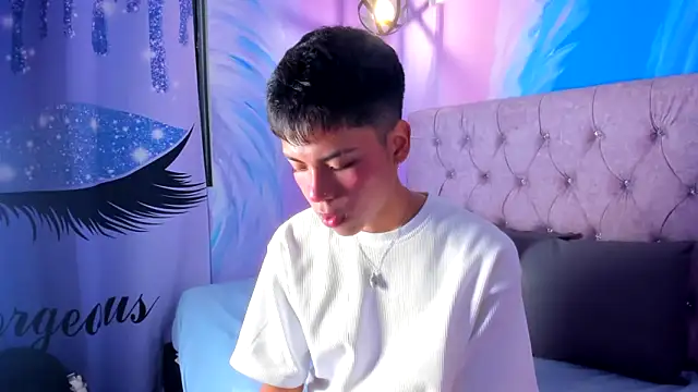 Snapshot of MaxiWildd chatting on 29, 11, 2025 MaxiWildd online show from 29, 11, 2025