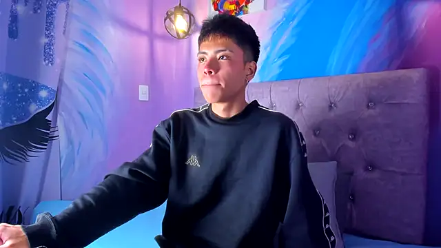 Snapshot of MaxiWildd chatting on 2, 12, 2025 MaxiWildd online show from 2, 12, 2025