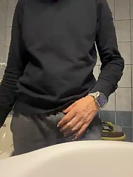 adiluci1 online show from 4, 10, 2025