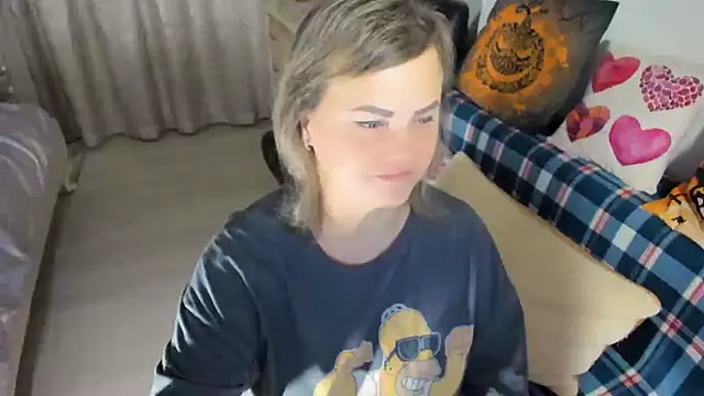 Snapshot of MildMature chatting on 5, 12, 2025 MildMature online show from 5, 12, 2025