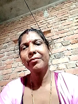 Snapshot of Savita992 chatting on 3, 10, 2025 Savita992 online show from 3, 10, 2025