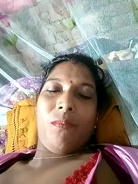 Snapshot of Savita992 chatting on 14, 10, 2025 Savita992 online show from 14, 10, 2025