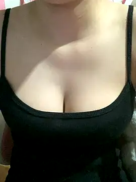 Snapshot of Linhtruong_ chatting on 28, 9, 2025 Linhtruong online show from 28, 9, 2025