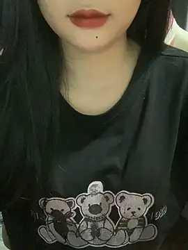 Snapshot of Linhtruong_ chatting on 13, 11, 2025 Linhtruong online show from 13, 11, 2025