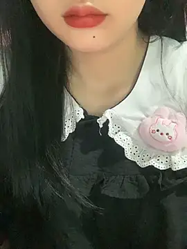 Snapshot of Linhtruong_ chatting on 17, 11, 2025 Linhtruong online show from 17, 11, 2025