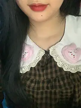 Snapshot of Linhtruong_ chatting on 18, 11, 2025 Linhtruong online show from 18, 11, 2025