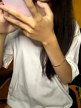 Snapshot of Nhinhi18 chatting on 3, 10, 2025 Nhinhi18 online show from 3, 10, 2025