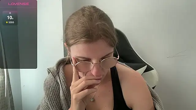 Snapshot of BustyKellyXXX chatting on 6, 10, 2025 BustyKellyXXX online show from 6, 10, 2025