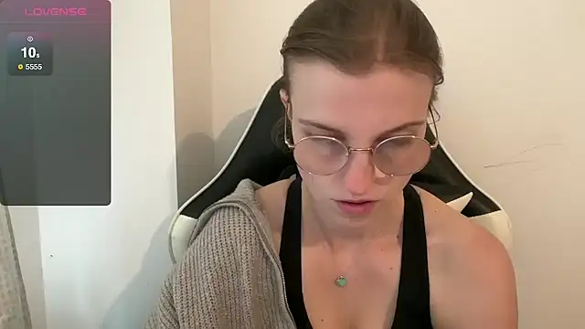 Snapshot of BustyKellyXXX chatting on 10, 10, 2025 BustyKellyXXX online show from 10, 10, 2025