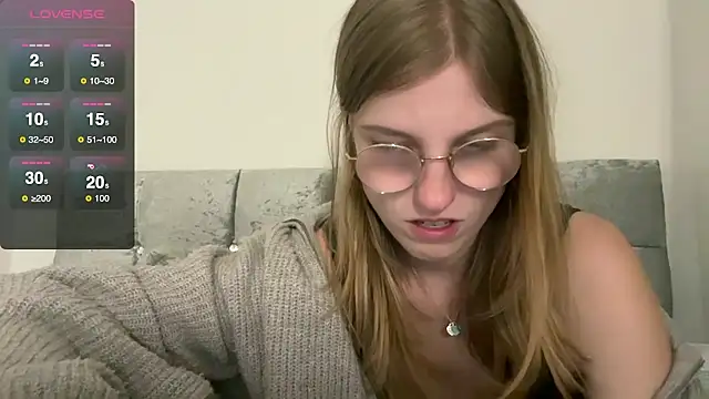 Snapshot of BustyKellyXXX chatting on 11, 10, 2025 BustyKellyXXX online show from 11, 10, 2025