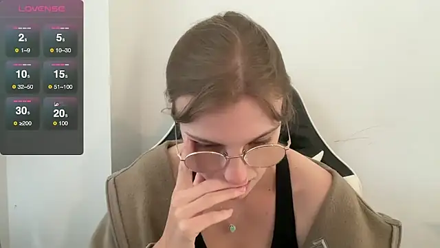 Snapshot of BustyKellyXXX chatting on 23, 10, 2025 BustyKellyXXX online show from 23, 10, 2025