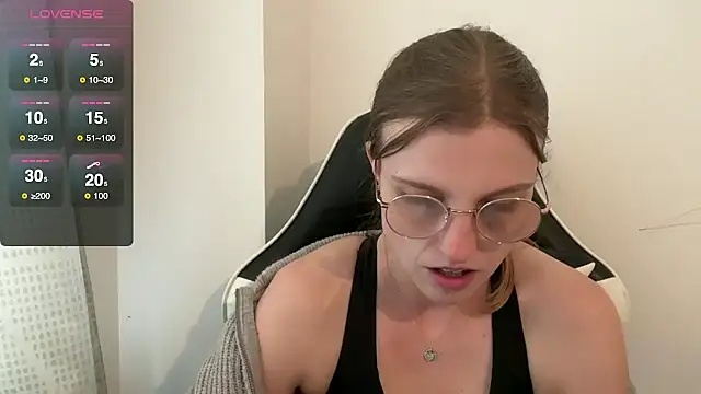 Snapshot of BustyKellyXXX chatting on 29, 10, 2025 BustyKellyXXX online show from 29, 10, 2025