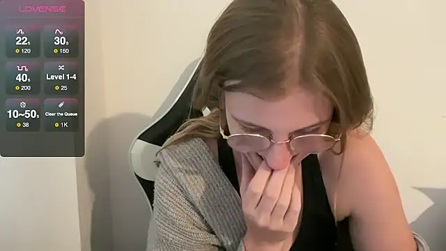 Snapshot of BustyKellyXXX chatting on 31, 10, 2025 BustyKellyXXX online show from 31, 10, 2025