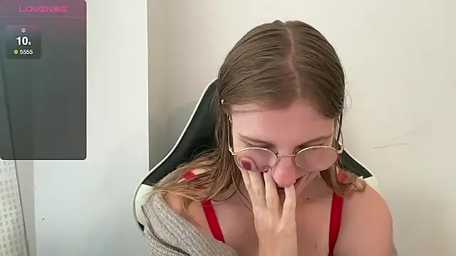 Snapshot of BustyKellyXXX chatting on 28, 11, 2025 BustyKellyXXX online show from 28, 11, 2025