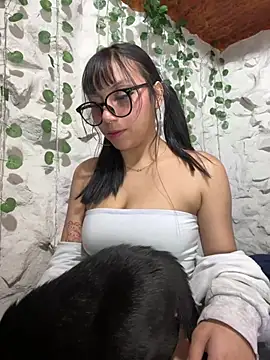 Snapshot of Maddy_w chatting on 17, 5, 2026 Maddy w online show from 17, 5, 2026